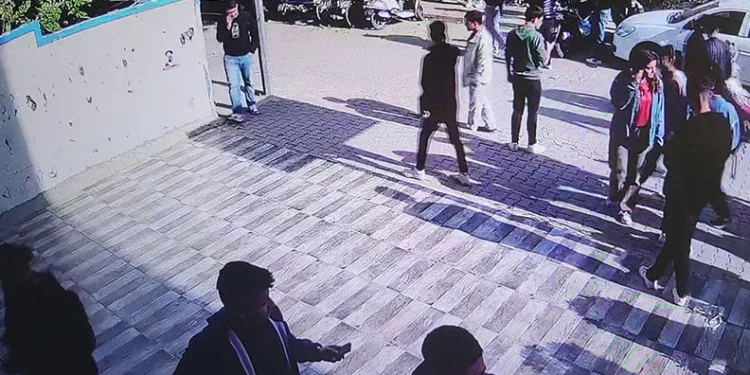 Esenyurt’ta sağlık malzemeleri üreten fabrikanın deposunda korkutan yangın