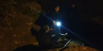 Biriken çöpleri toplayan işçi sırtından bıçaklandı