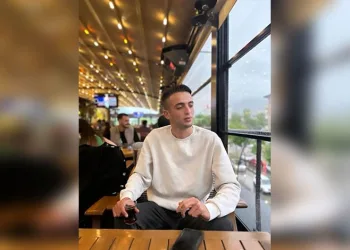 Alevlere teslim olan minibüs küle döndü