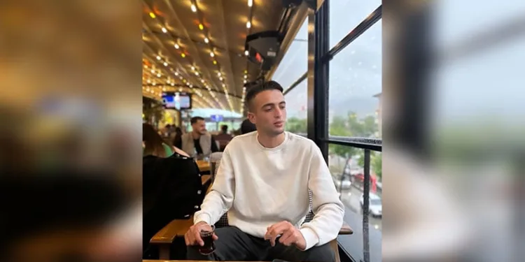 Alevlere teslim olan minibüs küle döndü