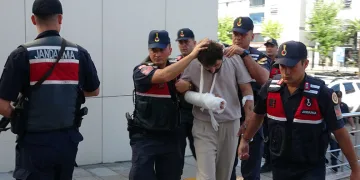 Esenyurt’ta sağlık malzemeleri üreten fabrikanın deposunda korkutan yangın