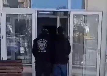Araçların hurdaya döndüğü kazada 5 kişi yaralandı