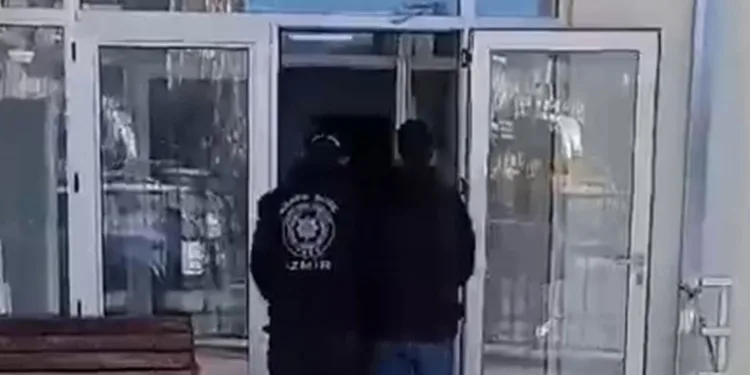 Araçların hurdaya döndüğü kazada 5 kişi yaralandı