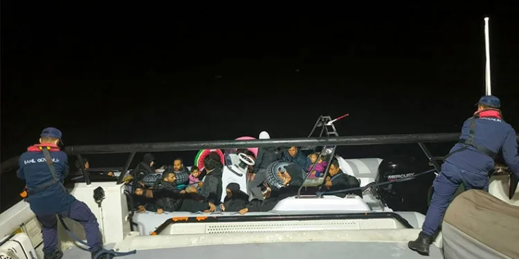 Araçların hurdaya döndüğü kazada 5 kişi yaralandı