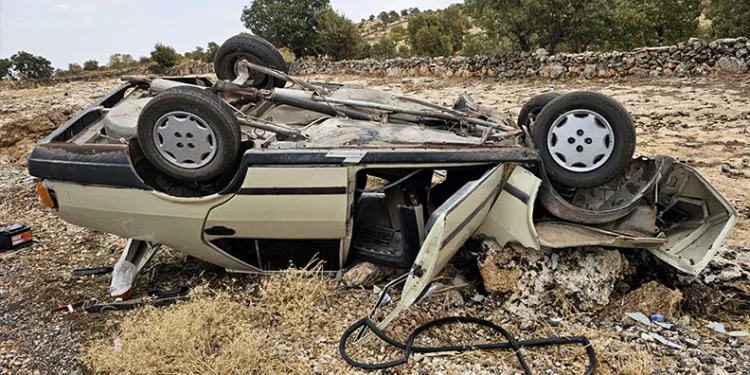 Araçların hurdaya döndüğü kazada 5 kişi yaralandı