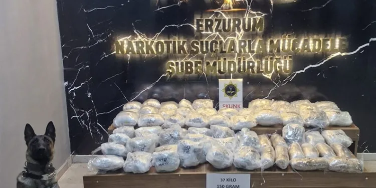 Konya’da apartmanda yangın paniği