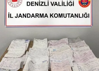 Araçların hurdaya döndüğü kazada 5 kişi yaralandı