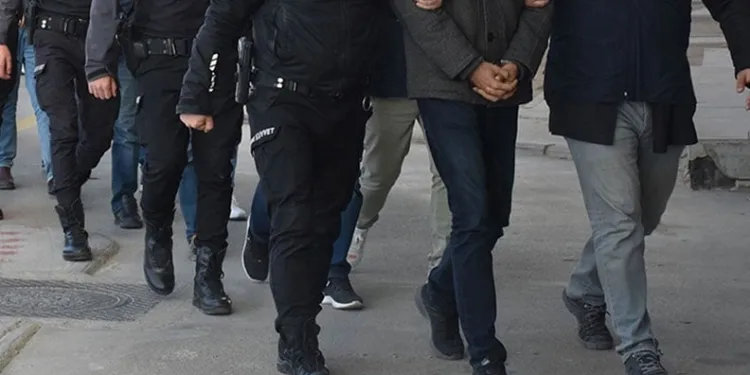 Elektrik direğine çarpan otomobil takla attı: 1 yaralı