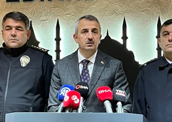 İzmir’deki yangın faciasında ölen 5 kardeşin cenazeleri adli tıpta