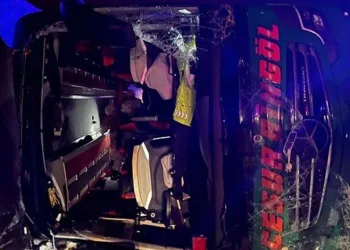 Bingöl’de otobüs devrildi: 2 ölü, 16 yaralı