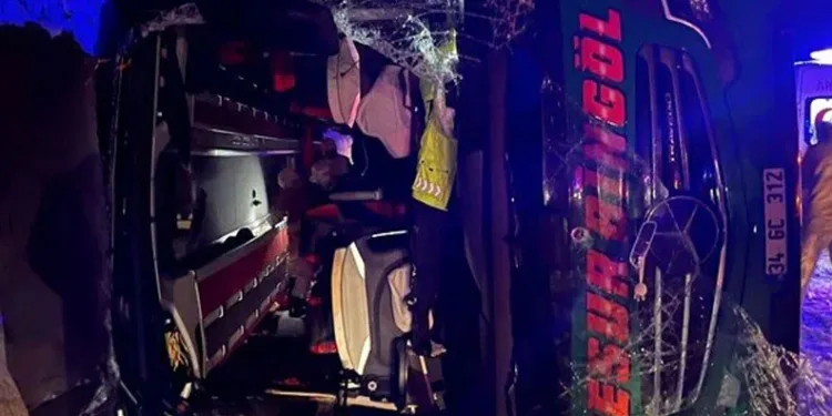 Bingöl’de otobüs devrildi: 2 ölü, 16 yaralı