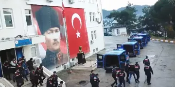 Göçmen tacirlerine operasyon: 7 tutuklama