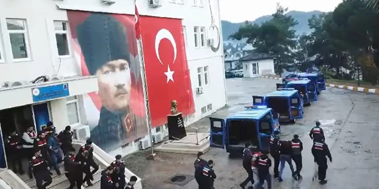 Göçmen tacirlerine operasyon: 7 tutuklama