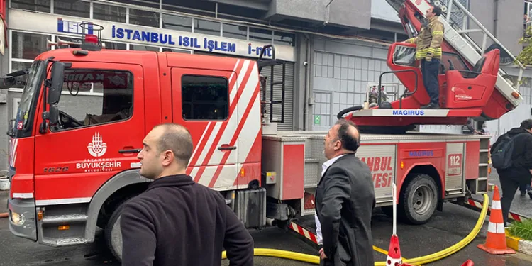 İstanbul Bahçelievler’de korkutan iş yeri yangını