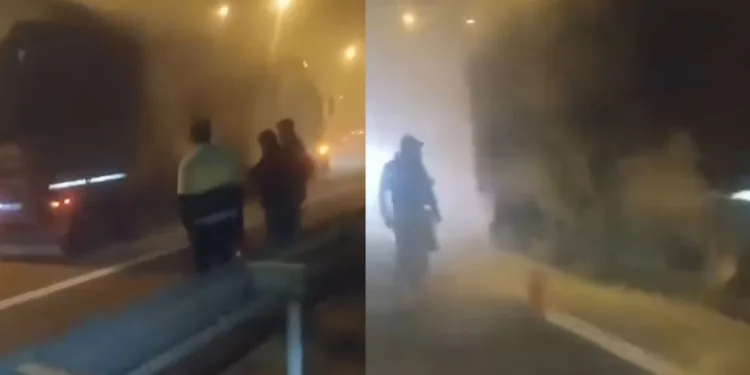 Bursa’da lastiği tutuşan tırı kül olmaktan kurtardılar
