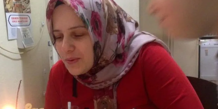 Beyin kanaması geçiren öğretmen yaşam savaşını kaybetti