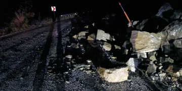 Manisa’da heyelan: Ulaşım tek şeritten sağlandı