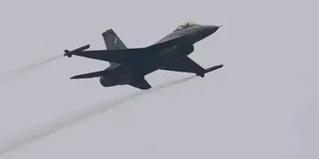 Pakistan’dan Afganistan’a hava saldırısı