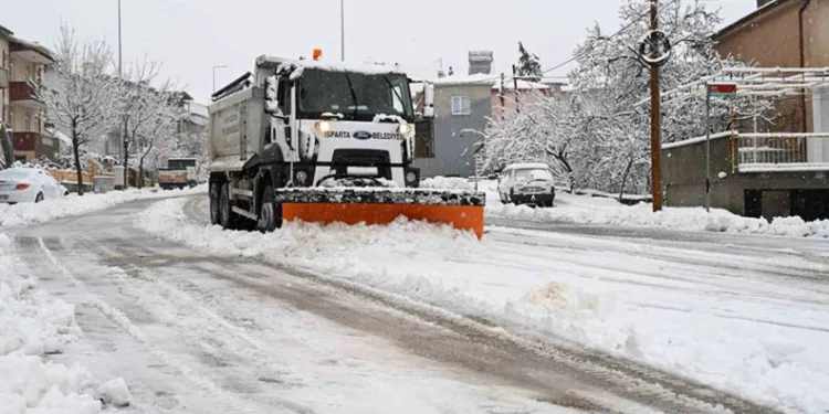 Isparta’da eğitime kar engeli