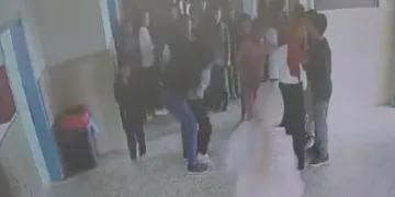 Heimlich manevrasıyla öğrenciyi kurtardı