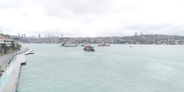 İstanbul Boğazı’nda balıkçı tekneleri akıntıya kapıldı