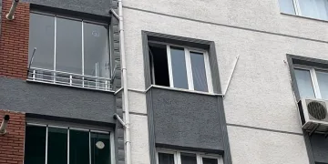 Temizlik yaparken aşağı düşen kadın hayatını kaybetti