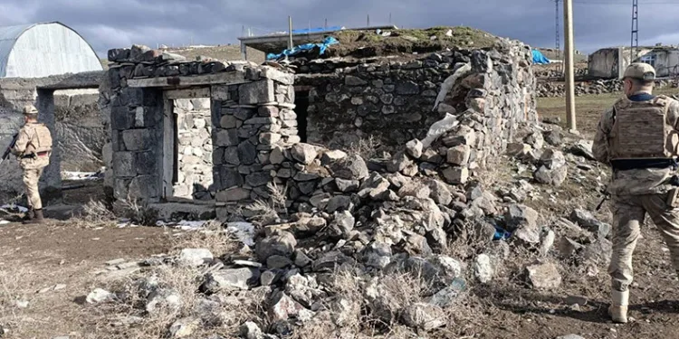 Falezlerden uçan araca ulaşıldı acılı baba konuştu: “Araç bizim ancak araç diye bir şey kalmamış”