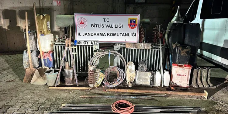 Bitlis’te 1 milyonluk akü çalan 4 kişi yakalandı