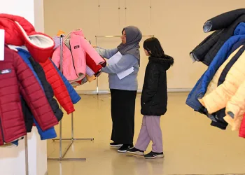 Sevgi Mağazası ihtiyaç sahiplerinin yanında