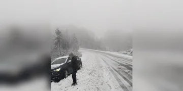 Kar yağışı sürücülere zor anlar yaşattı