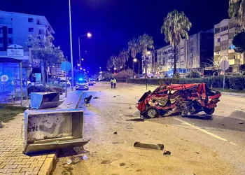 Antalya’da feci kaza: Sürücü hayatını kaybetti