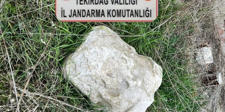 Tekirdağ’da antik sütun başlığı ele geçirildi