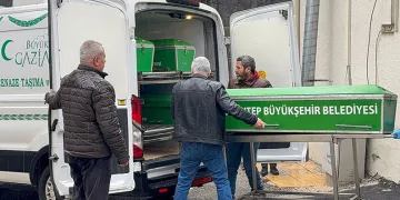 Otomobilin çarptığı 9 yaşındaki çocuk hayatını kaybetti