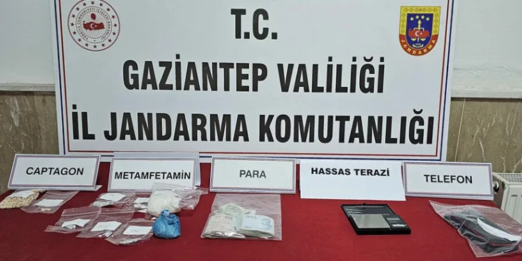 Uyuşturucu taciri şahsı jandarma yakaladı