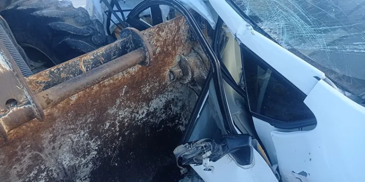 Van’da otomobil ile iş makinesi çarpıştı: 5 yaralı