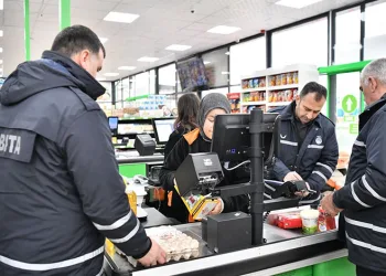 Yolcu otobüsünün motoruna gizlenmiş 188 gümrük kaçağı cep telefonu ele geçirildi
