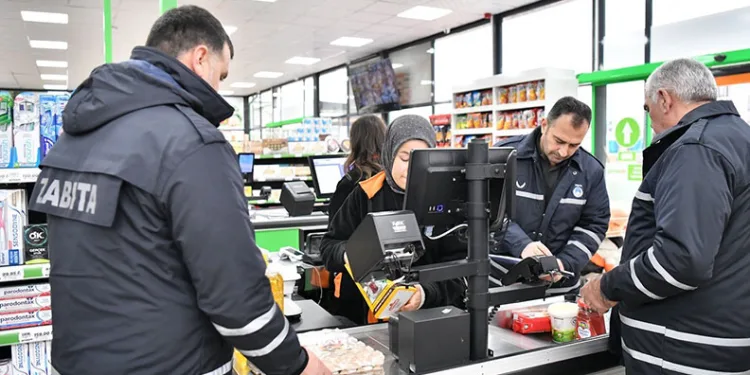 Yolcu otobüsünün motoruna gizlenmiş 188 gümrük kaçağı cep telefonu ele geçirildi