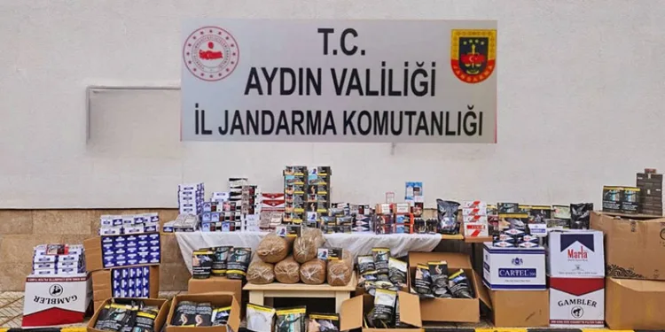 Motosikleti kaçırırken kameraya yakalandılar