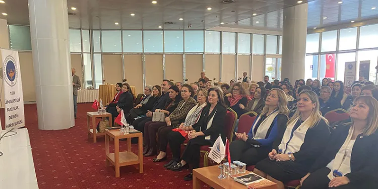 Bursa’da ‘Türk Kadınına Seçme ve Seçilme Hakkı Tanınmasına Güncel Bakış’ paneli