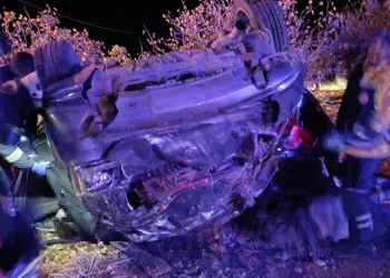 Yüksekova’da kontrolden çıkan minibüs takla attı: 7 yaralı