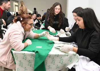 Liseli öğrenciler ve engelli bireyler Osmangazi’de ortak gösteri yaptı