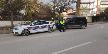 İlk kez ceza yedi, ceza makbuzuyla hatıra fotoğrafı çektirdi