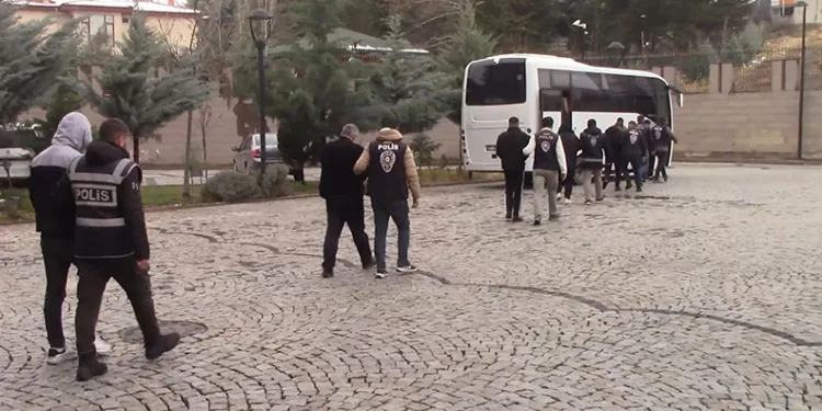 Bungalov dolandırıcılarına eş zamanlı operasyon