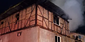 Bolu’da 2 katlı ahşap evde yangın
