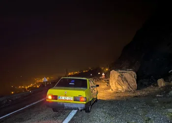 Erzurum-Artvin karayolunda heyelan