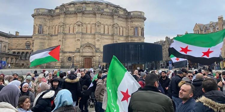 İskoçya’da Suriyeliler Esad rejiminin devrilmesini kutladı