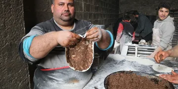 Yalova’da Suriyeliler Esed rejiminin devrilmesini kutladı