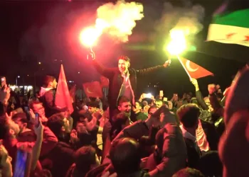 Yalova’da Suriyeliler Esed rejiminin devrilmesini kutladı