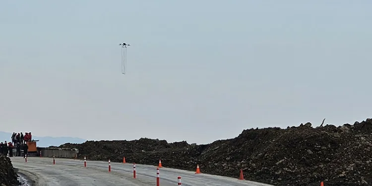 Heyelan sahasında alan taraması yapılıyor