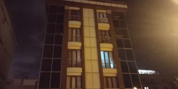 Cinnet getiren şahsı polis etkisiz hale getirdi
